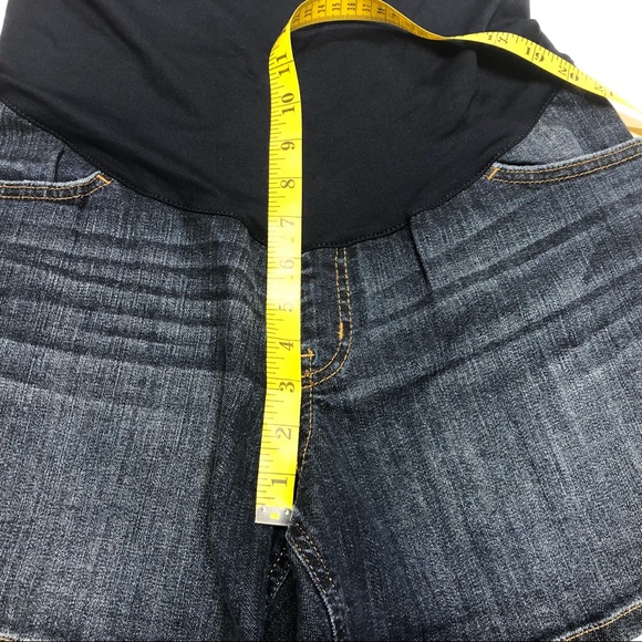 NWT Liz Lange Maternity Denim Shorts, Size Medium - Picture 7 of 9
